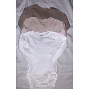 Neutral onesie set
